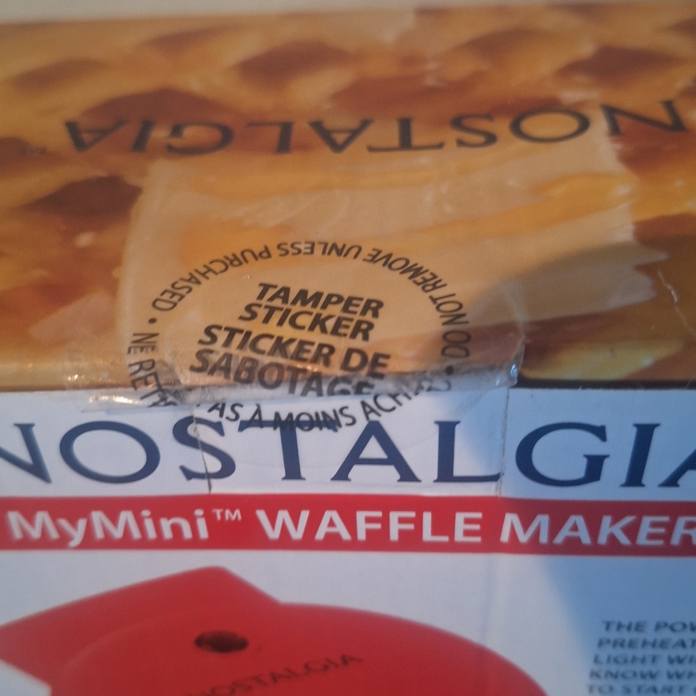 Nostalgia MyMini Red Waffle Maker New In Box - Picture 3 of 4